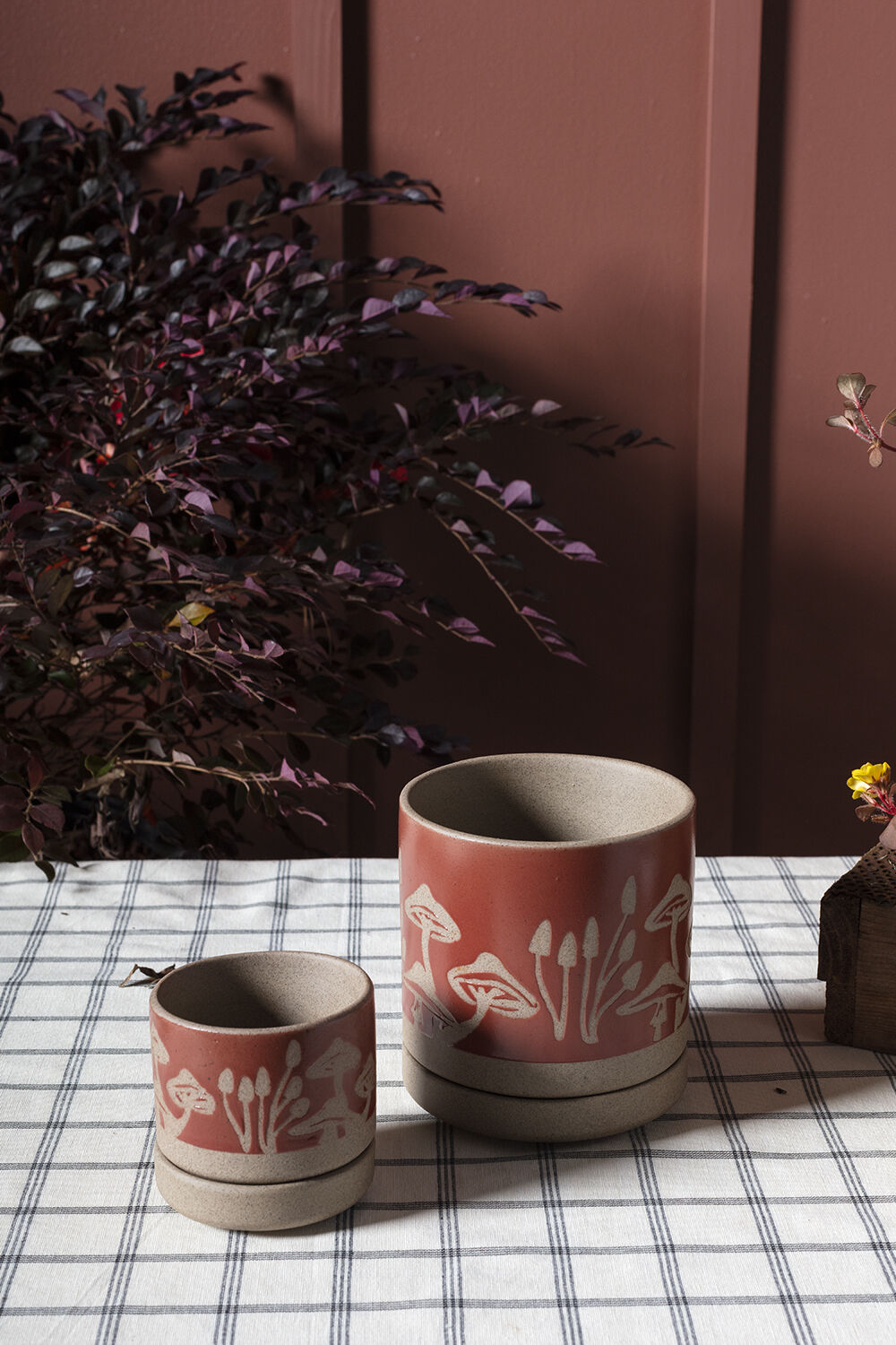 Scavenger Pot with Saucer